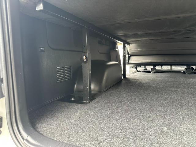 ハイエースバン スーパーＧＬ　ダークプライムＩＩ　寒冷地仕様／Ｒａｙｓ１６インチアルミホイール／アルパイン７インチナビ／前後ドラレコ／ＧＲ８ハーフスポイラー／パノラミックビューモニター／パワースライドドア／デジタルインナーミラー／ベッドキット／（58枚目）
