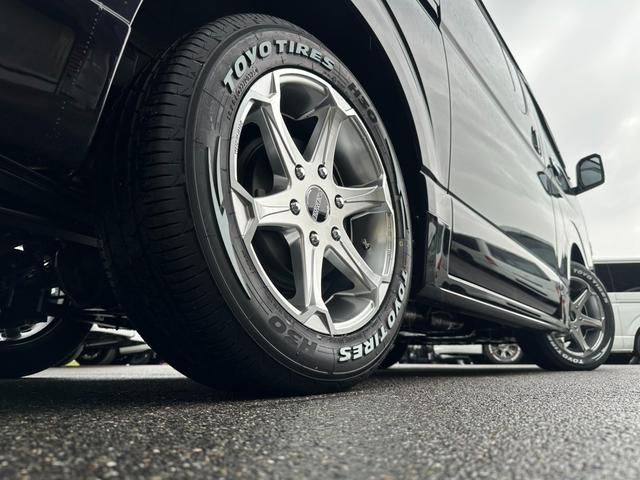 ハイエースバン スーパーＧＬ　ダークプライムＩＩ　モデリスタフルエアロ／ＥＳＳＥＸ１７インチアルミホイール／ベッドキット／純正７インチ／パノラミックビューモニター／パワースライドドア／デジタルインナーミラー／トヨタセーフティセンス／スマートキー（2枚目）