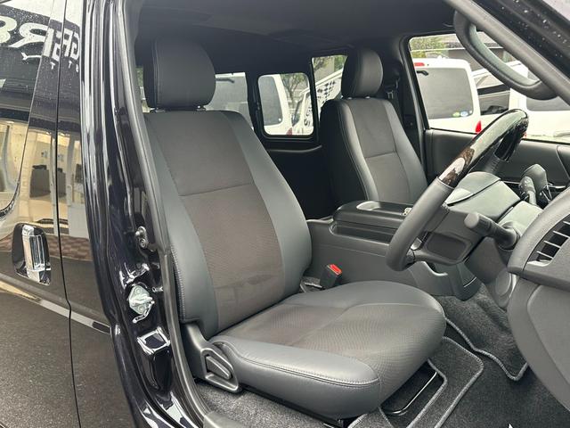 ハイエースバン スーパーＧＬ　ダークプライムＩＩ　モデリスタフルエアロ／ＥＳＳＥＸ１７インチアルミホイール／ベッドキット／純正７インチ／パノラミックビューモニター／パワースライドドア／デジタルインナーミラー／トヨタセーフティセンス／スマートキー（18枚目）