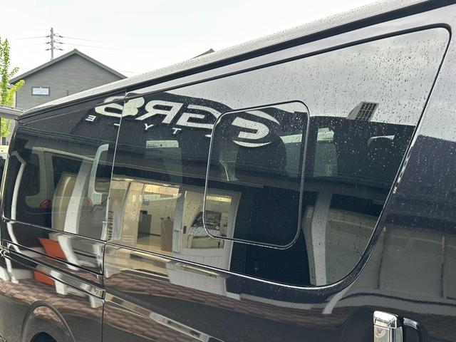 ハイエースバン スーパーＧＬ　ダークプライムＩＩ　モデリスタフルエアロ／ＥＳＳＥＸ１７インチアルミホイール／ベッドキット／純正７インチ／パノラミックビューモニター／パワースライドドア／デジタルインナーミラー／トヨタセーフティセンス／スマートキー（32枚目）
