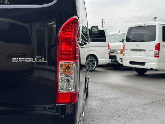 ハイエースバン スーパーＧＬ　ダークプライムＩＩ　モデリスタフルエアロ／ＥＳＳＥＸ１７インチアルミホイール／ベッドキット／純正７インチ／パノラミックビューモニター／パワースライドドア／デジタルインナーミラー／トヨタセーフティセンス／スマートキー（33枚目）
