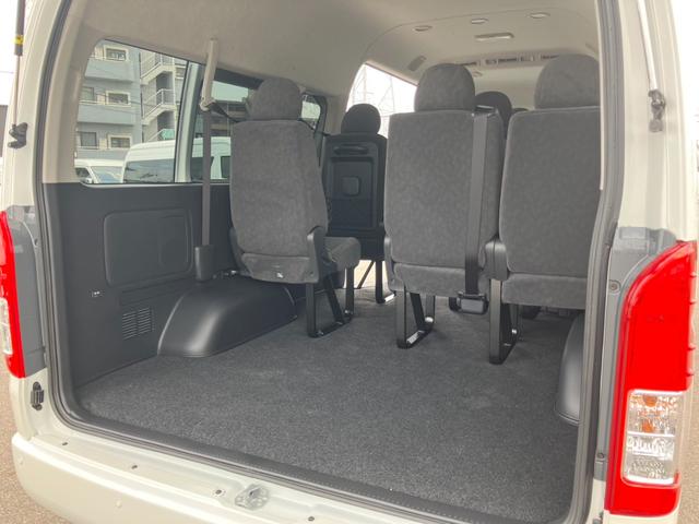 ハイエースワゴン グランドキャビン　登録済未使用車／４ＷＤ／４列１０人乗り／ハイルーフ／片側パワースライドドア／デジタルインナーミラー／パノラミックビューモニター／トヨタセーフティセンス／ＬＥＤヘッドライト／スマートキー（4枚目）