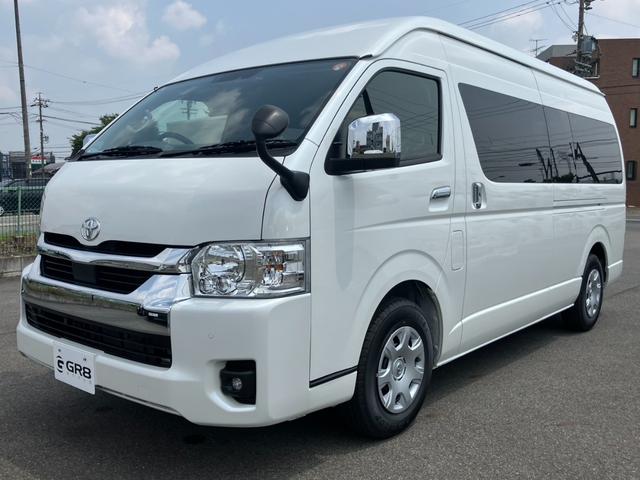 ハイエースワゴン グランドキャビン　登録済未使用車／４ＷＤ／４列１０人乗り／ハイルーフ／片側パワースライドドア／デジタルインナーミラー／パノラミックビューモニター／トヨタセーフティセンス／ＬＥＤヘッドライト／スマートキー（10枚目）