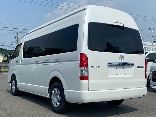 ハイエースワゴン グランドキャビン　登録済未使用車／４ＷＤ／４列１０人乗り／ハイルーフ／片側パワースライドドア／デジタルインナーミラー／パノラミックビューモニター／トヨタセーフティセンス／ＬＥＤヘッドライト／スマートキー（12枚目）