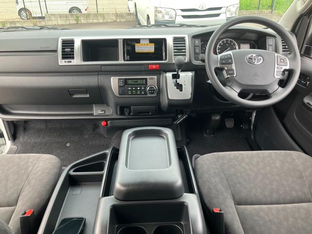 ハイエースワゴン グランドキャビン　登録済未使用車／４ＷＤ／４列１０人乗り／ハイルーフ／片側パワースライドドア／デジタルインナーミラー／パノラミックビューモニター／トヨタセーフティセンス／ＬＥＤヘッドライト／スマートキー（15枚目）