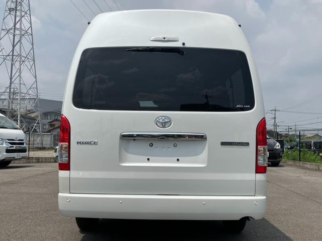 ハイエースワゴン グランドキャビン　登録済未使用車／４ＷＤ／４列１０人乗り／ハイルーフ／片側パワースライドドア／デジタルインナーミラー／パノラミックビューモニター／トヨタセーフティセンス／ＬＥＤヘッドライト／スマートキー（22枚目）