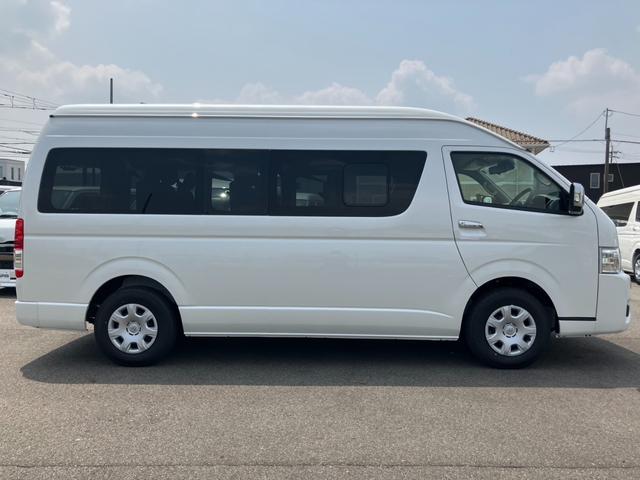 ハイエースワゴン グランドキャビン　登録済未使用車／４ＷＤ／４列１０人乗り／ハイルーフ／片側パワースライドドア／デジタルインナーミラー／パノラミックビューモニター／トヨタセーフティセンス／ＬＥＤヘッドライト／スマートキー（24枚目）