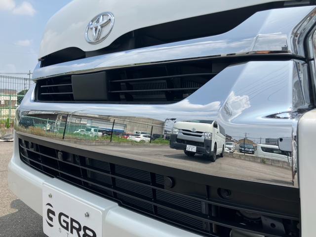 ハイエースワゴン グランドキャビン　登録済未使用車／４ＷＤ／４列１０人乗り／ハイルーフ／片側パワースライドドア／デジタルインナーミラー／パノラミックビューモニター／トヨタセーフティセンス／ＬＥＤヘッドライト／スマートキー（28枚目）