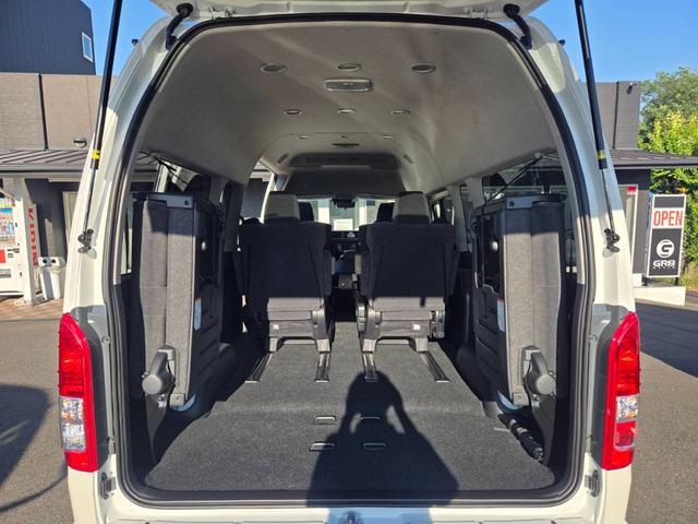 ハイエースワゴン グランドキャビン　ファインテックツアラー／登録済未使用車／４ＷＤ／寒冷地仕様／４列１０人乗り／デジタルインナーミラー／パノラミックビューモニター／電動パワースライドドア／ＬＥＤフォグライト／トヨタセーフティセンス（4枚目）