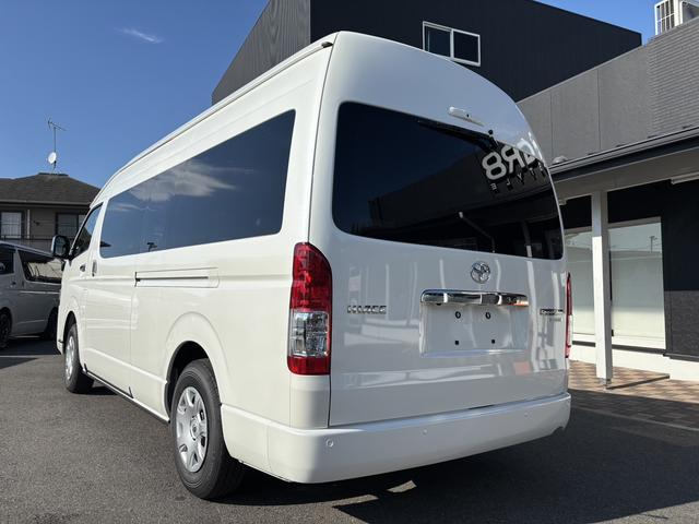 ハイエースワゴン グランドキャビン　ファインテックツアラー／登録済未使用車／４ＷＤ／寒冷地仕様／４列１０人乗り／デジタルインナーミラー／パノラミックビューモニター／電動パワースライドドア／ＬＥＤフォグライト／トヨタセーフティセンス（12枚目）