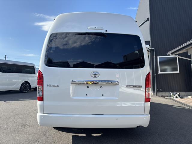 ハイエースワゴン グランドキャビン　ファインテックツアラー／登録済未使用車／４ＷＤ／寒冷地仕様／４列１０人乗り／デジタルインナーミラー／パノラミックビューモニター／電動パワースライドドア／ＬＥＤフォグライト／トヨタセーフティセンス（22枚目）