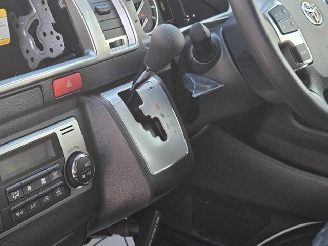 ハイエースワゴン グランドキャビン　ファインテックツアラー／登録済未使用車／４ＷＤ／寒冷地仕様／４列１０人乗り／デジタルインナーミラー／パノラミックビューモニター／電動パワースライドドア／ＬＥＤフォグライト／トヨタセーフティセンス（46枚目）