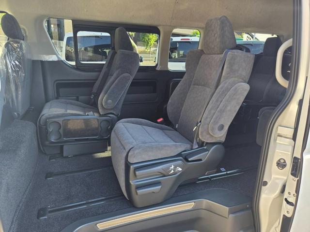 ハイエースワゴン グランドキャビン　ファインテックツアラー／登録済未使用車／４ＷＤ／寒冷地仕様／４列１０人乗り／デジタルインナーミラー／パノラミックビューモニター／電動パワースライドドア／ＬＥＤフォグライト／トヨタセーフティセンス（54枚目）