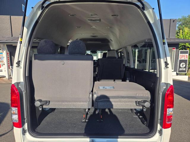 ハイエースワゴン グランドキャビン　ファインテックツアラー／登録済未使用車／４ＷＤ／寒冷地仕様／４列１０人乗り／デジタルインナーミラー／パノラミックビューモニター／電動パワースライドドア／ＬＥＤフォグライト／トヨタセーフティセンス（58枚目）