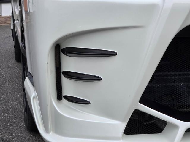 ハイエースバン スーパーＧＬ　ダークプライムＩＩ　ローダウン／ＥＳＳＥＸフロントバンパー／ＥＣ１８インチアルミ／社外リアバンパー／バッドフェイス／ドアミラーウインカー／純正７インチナビ／ＥＴＣ／Ｂカメラ／両側パワスラ／ヴァレンティテールランプ（28枚目）