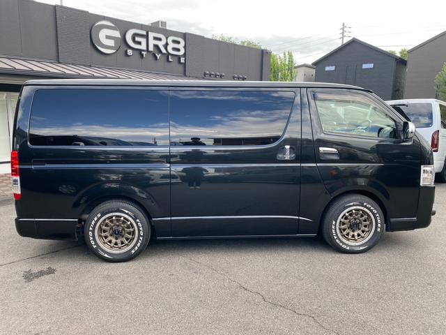 ハイエースバン スーパーＧＬ　ダークプライムＩＩ　ローダウン／ＥＳＳＥＸ１６インチアルミホイール／アルパインＢＩＧＸナビ／フリップダウンモニター／パワースライドドア／ベッドキット／リアカーゴマット／シートカバー／ＵＩｖｅｈｉｃｌｅスタビライザー（23枚目）