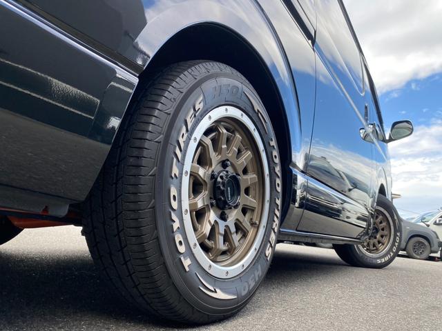 ハイエースバン スーパーＧＬ　ダークプライムＩＩ　ローダウン／ＥＳＳＥＸ１６インチアルミホイール／アルパインＢＩＧＸナビ／フリップダウンモニター／パワースライドドア／ベッドキット／リアカーゴマット／シートカバー／ＵＩｖｅｈｉｃｌｅスタビライザー（27枚目）