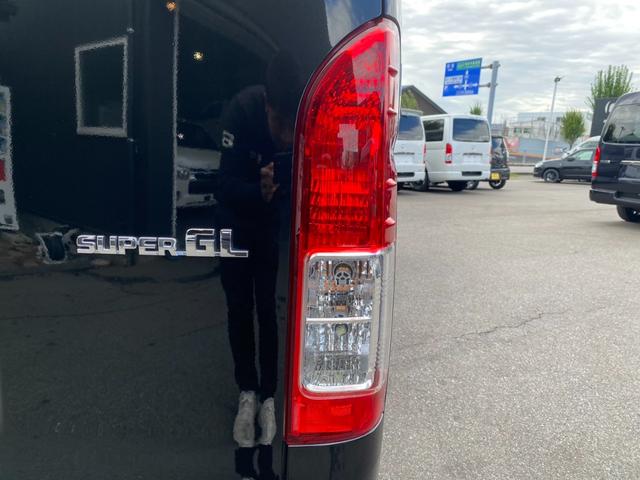 ハイエースバン スーパーＧＬ　ダークプライムＩＩ　ローダウン／ＥＳＳＥＸ１６インチアルミホイール／アルパインＢＩＧＸナビ／フリップダウンモニター／パワースライドドア／ベッドキット／リアカーゴマット／シートカバー／ＵＩｖｅｈｉｃｌｅスタビライザー（38枚目）