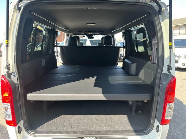 ハイエースバン スーパーＧＬ　ダークプライムＩＩ　ローダウン／ベッド／パノラミックビューモニター／デジタルインナーミラー／社外製コンソール／１６インチアルミホイール／カロッツェリアナビ／スライドドア／トヨタセーフティセンス／インナーブラックヘッド（20枚目）