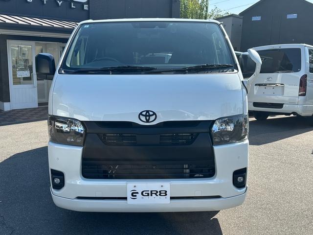 ハイエースバン スーパーＧＬ　ダークプライムＩＩ　ローダウン／ベッド／パノラミックビューモニター／デジタルインナーミラー／社外製コンソール／１６インチアルミホイール／カロッツェリアナビ／スライドドア／トヨタセーフティセンス／インナーブラックヘッド（21枚目）