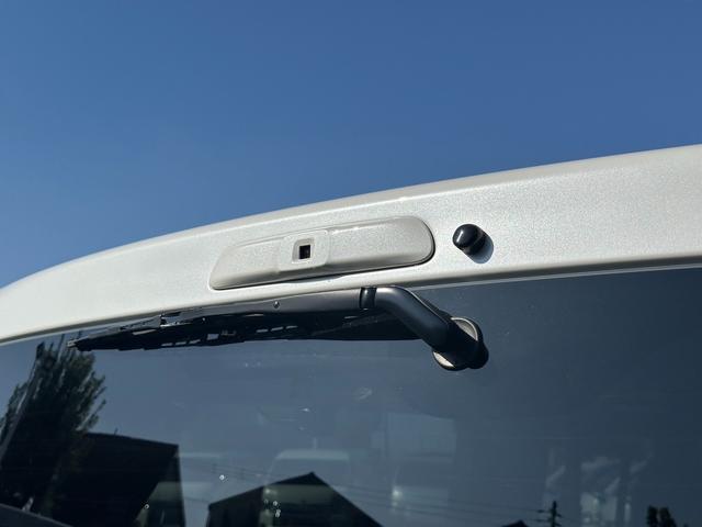 ハイエースバン スーパーＧＬ　ダークプライムＩＩ　ローダウン／ベッド／パノラミックビューモニター／デジタルインナーミラー／社外製コンソール／１６インチアルミホイール／カロッツェリアナビ／スライドドア／トヨタセーフティセンス／インナーブラックヘッド（38枚目）