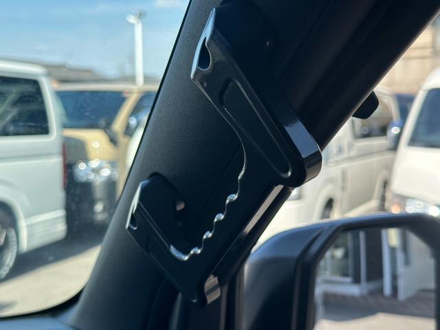ハイエースバン スーパーＧＬ　ダークプライムＩＩ　ローダウン／ベッド／パノラミックビューモニター／デジタルインナーミラー／社外製コンソール／１６インチアルミホイール／カロッツェリアナビ／スライドドア／トヨタセーフティセンス／インナーブラックヘッド（46枚目）