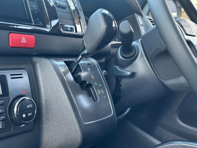 ハイエースバン スーパーＧＬ　ダークプライムＩＩ　ローダウン／ベッド／パノラミックビューモニター／デジタルインナーミラー／社外製コンソール／１６インチアルミホイール／カロッツェリアナビ／スライドドア／トヨタセーフティセンス／インナーブラックヘッド（50枚目）