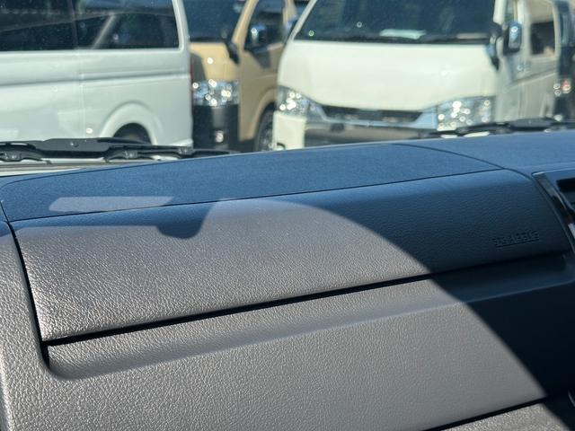 ハイエースバン スーパーＧＬ　ダークプライムＩＩ　ローダウン／ベッド／パノラミックビューモニター／デジタルインナーミラー／社外製コンソール／１６インチアルミホイール／カロッツェリアナビ／スライドドア／トヨタセーフティセンス／インナーブラックヘッド（51枚目）