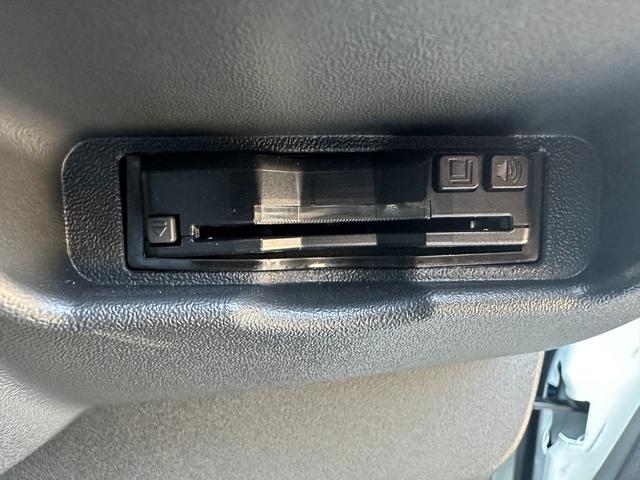 ハイエースバン スーパーＧＬ　ダークプライムＩＩ　ローダウン／ベッド／パノラミックビューモニター／デジタルインナーミラー／社外製コンソール／１６インチアルミホイール／カロッツェリアナビ／スライドドア／トヨタセーフティセンス／インナーブラックヘッド（53枚目）