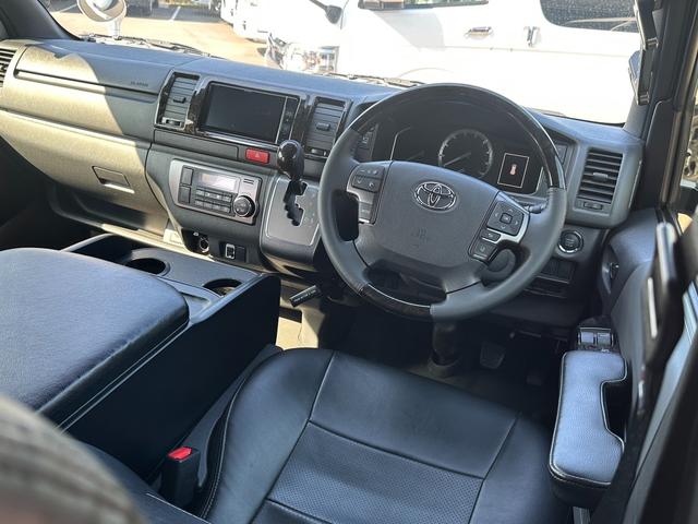 ハイエースバン スーパーＧＬ　ダークプライムＩＩ　ローダウン／ベッド／パノラミックビューモニター／デジタルインナーミラー／社外製コンソール／１６インチアルミホイール／カロッツェリアナビ／スライドドア／トヨタセーフティセンス／インナーブラックヘッド（54枚目）