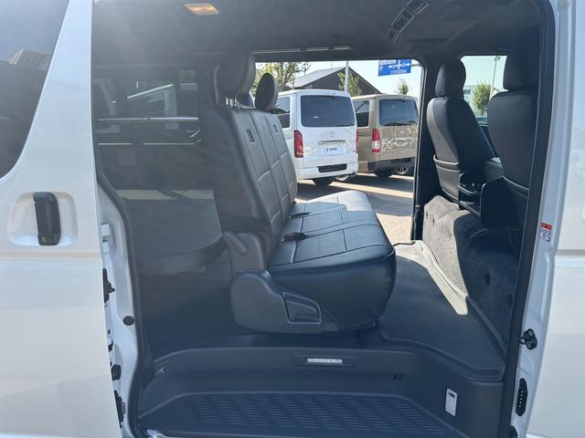 ハイエースバン スーパーＧＬ　ダークプライムＩＩ　ローダウン／ベッド／パノラミックビューモニター／デジタルインナーミラー／社外製コンソール／１６インチアルミホイール／カロッツェリアナビ／スライドドア／トヨタセーフティセンス／インナーブラックヘッド（56枚目）