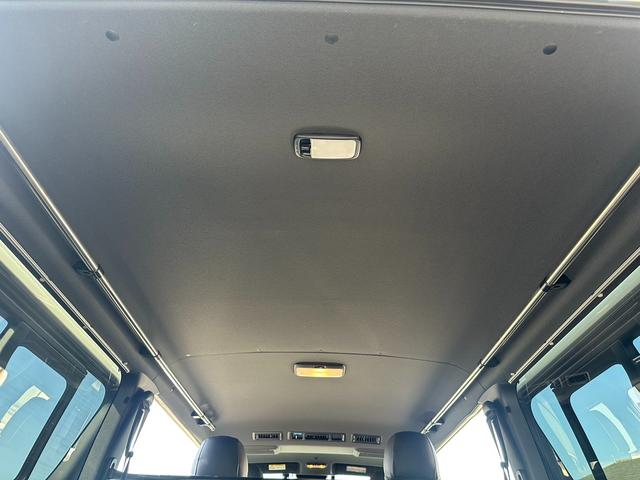 ハイエースバン スーパーＧＬ　ダークプライムＩＩ　ローダウン／ベッド／パノラミックビューモニター／デジタルインナーミラー／社外製コンソール／１６インチアルミホイール／カロッツェリアナビ／スライドドア／トヨタセーフティセンス／インナーブラックヘッド（60枚目）
