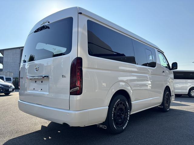 ハイエースワゴン GL 未登録新車/4WD/4列10人乗り/フリップダウンモニター/パワースライドドア/ベッド/シートカバー/床張り/ユーロボンネット/フロントリップ/ファブレス16インチアルミホイール/マッドフラップ(11枚目)
