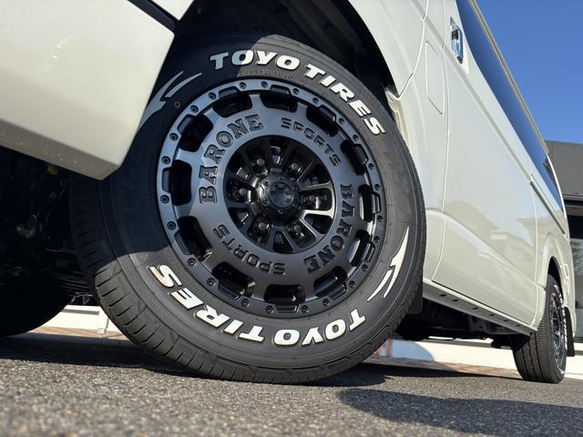 ハイエースワゴン GL 未登録新車/4WD/4列10人乗り/フリップダウンモニター/パワースライドドア/ベッド/シートカバー/床張り/ユーロボンネット/フロントリップ/ファブレス16インチアルミホイール/マッドフラップ(14枚目)