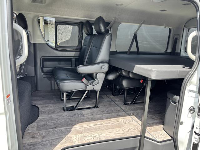 ハイエースワゴン GL 未登録新車/4WD/4列10人乗り/フリップダウンモニター/パワースライドドア/ベッド/シートカバー/床張り/ユーロボンネット/フロントリップ/ファブレス16インチアルミホイール/マッドフラップ(19枚目)