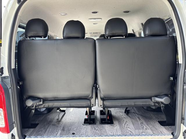 ハイエースワゴン GL 未登録新車/4WD/4列10人乗り/フリップダウンモニター/パワースライドドア/ベッド/シートカバー/床張り/ユーロボンネット/フロントリップ/ファブレス16インチアルミホイール/マッドフラップ(20枚目)