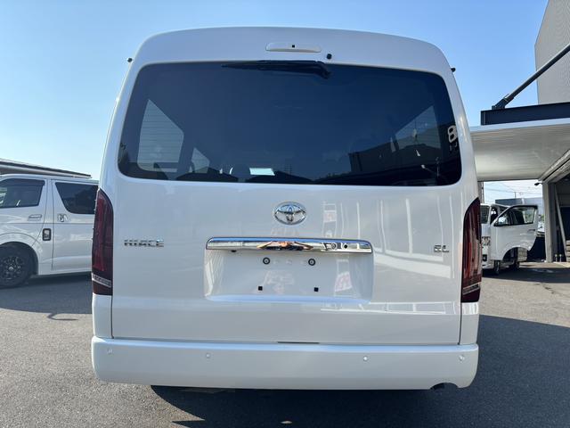 ハイエースワゴン GL 未登録新車/4WD/4列10人乗り/フリップダウンモニター/パワースライドドア/ベッド/シートカバー/床張り/ユーロボンネット/フロントリップ/ファブレス16インチアルミホイール/マッドフラップ(22枚目)
