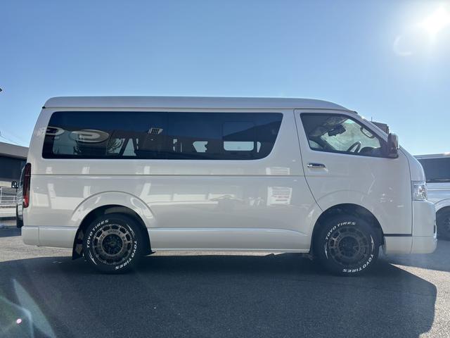 ハイエースワゴン GL 未登録新車/4WD/4列10人乗り/フリップダウンモニター/パワースライドドア/ベッド/シートカバー/床張り/ユーロボンネット/フロントリップ/ファブレス16インチアルミホイール/マッドフラップ(23枚目)