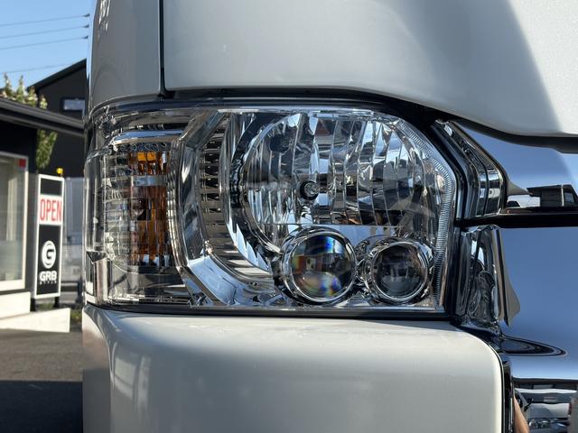 ハイエースワゴン GL 未登録新車/4WD/4列10人乗り/フリップダウンモニター/パワースライドドア/ベッド/シートカバー/床張り/ユーロボンネット/フロントリップ/ファブレス16インチアルミホイール/マッドフラップ(26枚目)