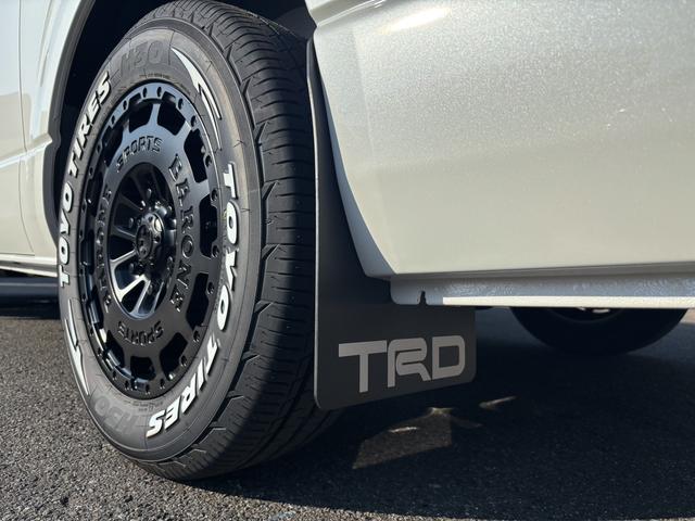 ハイエースワゴン GL 未登録新車/4WD/4列10人乗り/フリップダウンモニター/パワースライドドア/ベッド/シートカバー/床張り/ユーロボンネット/フロントリップ/ファブレス16インチアルミホイール/マッドフラップ(30枚目)