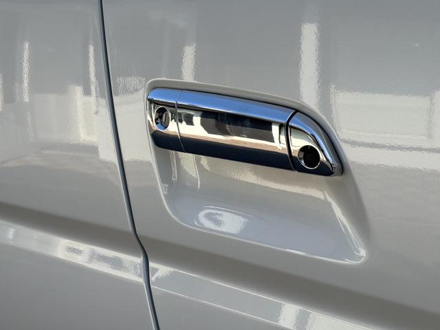 ハイエースワゴン GL 未登録新車/4WD/4列10人乗り/フリップダウンモニター/パワースライドドア/ベッド/シートカバー/床張り/ユーロボンネット/フロントリップ/ファブレス16インチアルミホイール/マッドフラップ(33枚目)