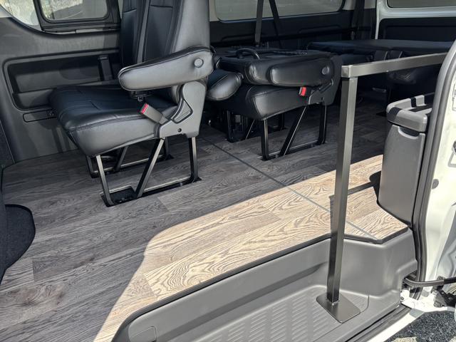 ハイエースワゴン GL 未登録新車/4WD/4列10人乗り/フリップダウンモニター/パワースライドドア/ベッド/シートカバー/床張り/ユーロボンネット/フロントリップ/ファブレス16インチアルミホイール/マッドフラップ(58枚目)