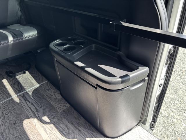 ハイエースワゴン GL 未登録新車/4WD/4列10人乗り/フリップダウンモニター/パワースライドドア/ベッド/シートカバー/床張り/ユーロボンネット/フロントリップ/ファブレス16インチアルミホイール/マッドフラップ(62枚目)