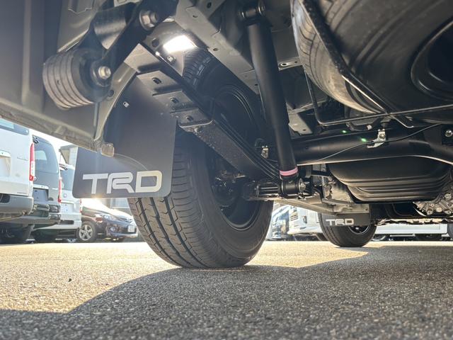 ハイエースワゴン GL 未登録新車/4WD/4列10人乗り/フリップダウンモニター/パワースライドドア/ベッド/シートカバー/床張り/ユーロボンネット/フロントリップ/ファブレス16インチアルミホイール/マッドフラップ(67枚目)