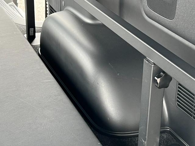 ハイエースバン スーパーGL ダークプライムII 寒冷地仕様/ワーク17インチアルミホイール/アルパイン11インチディスプレイオーディオ/パノラミックビューモニター/助手席エアバッグ/デジタルインナーミラー/ベッドキット/トヨタセーフティセンス(57枚目)