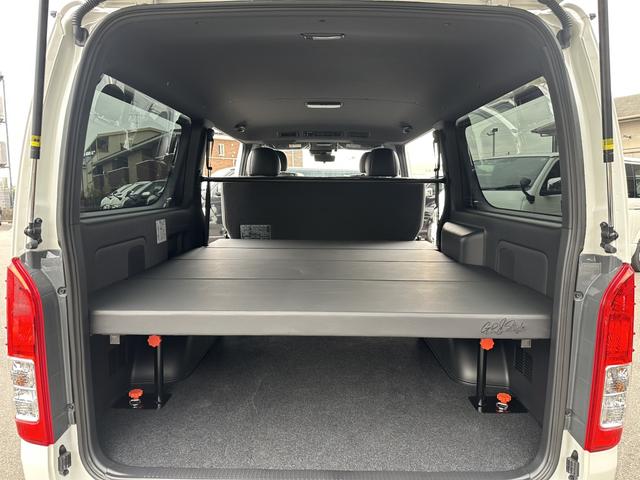 ハイエースバン スーパーGL ダークプライムII GR8ベッドキット/ケンウッドフローティングナビ/パワースライドドア/デジタルインナーミラー/パノラミックビューモニター/助手席エアバッグ/LEDヘッドライト/トヨタセーフティセンス/スマートキー(4枚目)