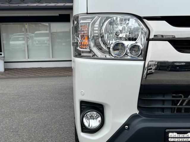 ハイエースバン スーパーGL ダークプライム TRDフロントスポイラー/TRDマッドフラップ/XTREME-J16インチアルミホイール/純正地デジナビ/レザー調シートカバー/ドアポケットアームレスト/助手席エアバッグ/LEDヘッドライト(14枚目)