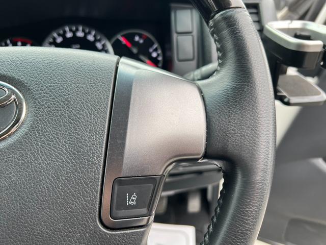 ハイエースバン スーパーGL ダークプライム TRDフロントスポイラー/TRDマッドフラップ/XTREME-J16インチアルミホイール/純正地デジナビ/レザー調シートカバー/ドアポケットアームレスト/助手席エアバッグ/LEDヘッドライト(45枚目)