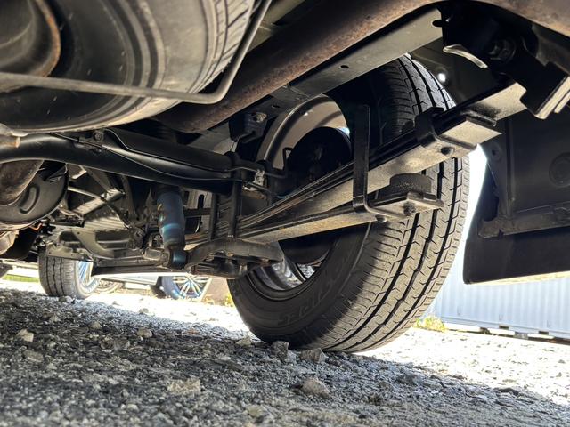 ハイエースバン ワイドスーパーＧＬ　ダークプライム　ローダウン／ＷＡＬＤエアロキット／ＷＡＬＤ１７インチアルミホイール／ＡＬＰＩＮＥナビ／小窓付きスライドドア／ベッドキット／カーゴマット／ドアミラーウインカー／オーバーフェンダー／ルーフスポイラー（25枚目）