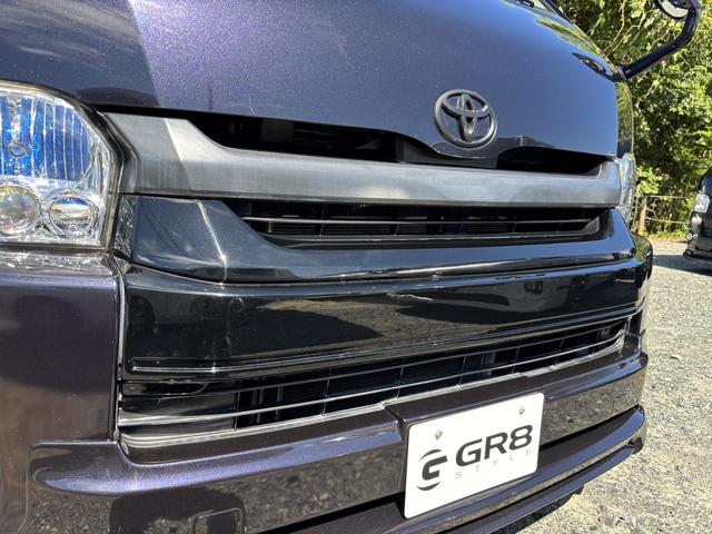 ハイエースバン ワイドスーパーＧＬ　ダークプライム　ローダウン／ＷＡＬＤエアロキット／ＷＡＬＤ１７インチアルミホイール／ＡＬＰＩＮＥナビ／小窓付きスライドドア／ベッドキット／カーゴマット／ドアミラーウインカー／オーバーフェンダー／ルーフスポイラー（29枚目）